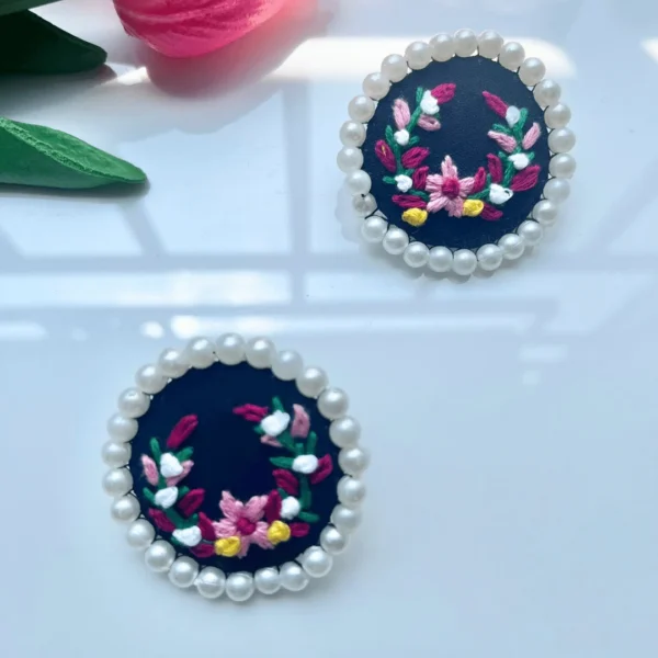 Florinelle Stud Earrings - Black with flower garland